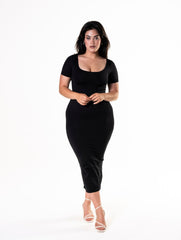 Robe gainante mi-longue fendue à manches courtes