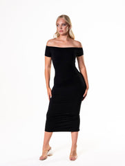 Robe longue gainante à épaules dénudés