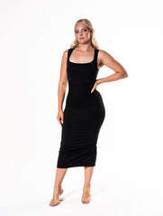 Robe gainante à col carré