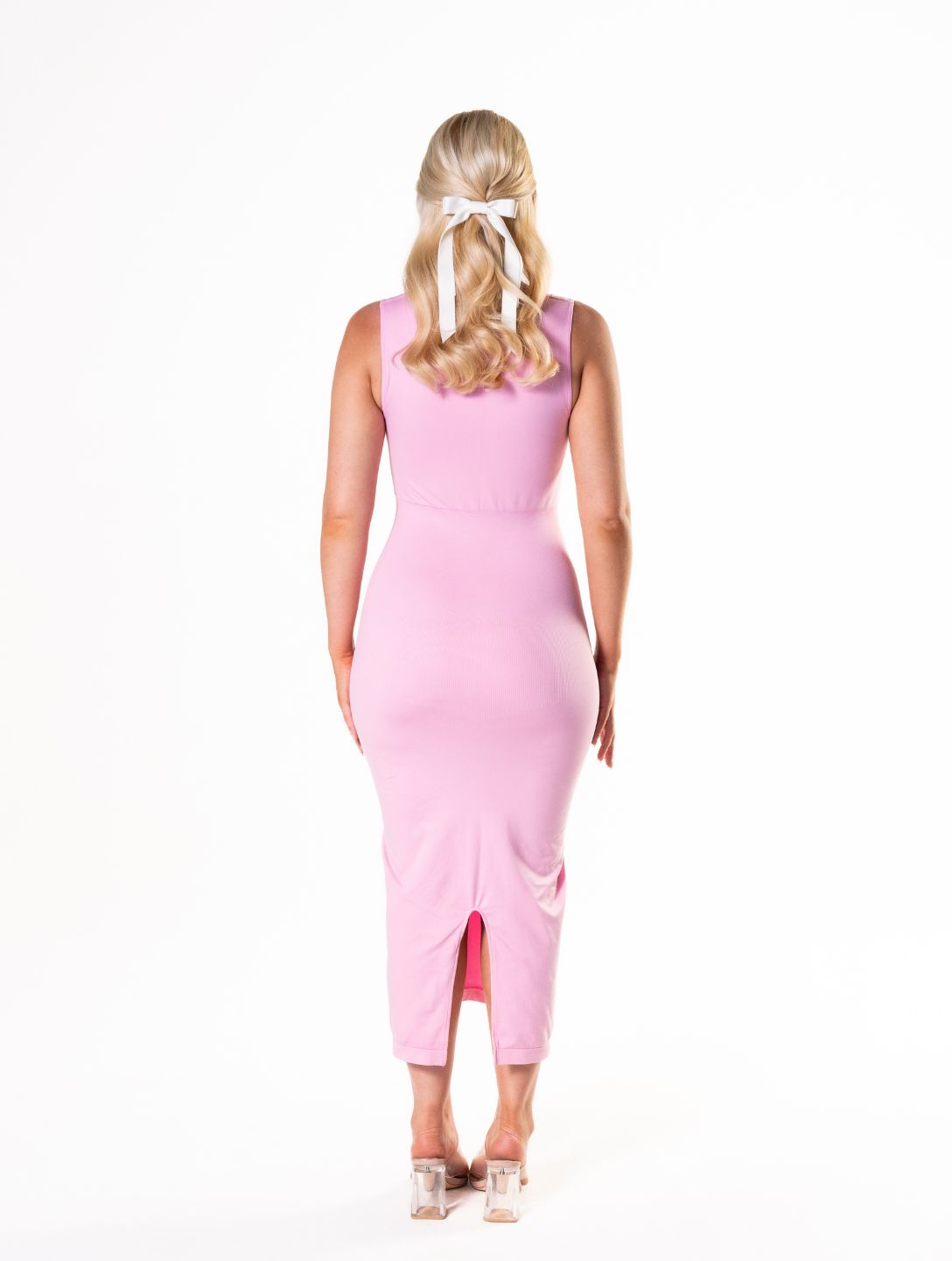 Robe gainante à col carré