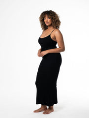 Longue robe gainante avec short intégré