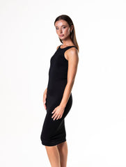 Robe longue gainante et sans manches