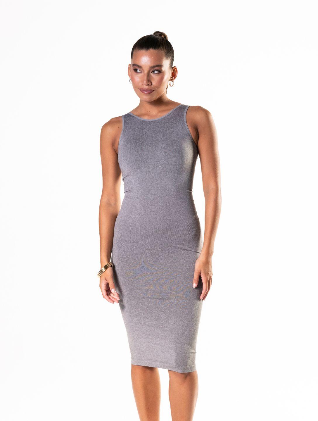 Robe longue gainante et sans manches