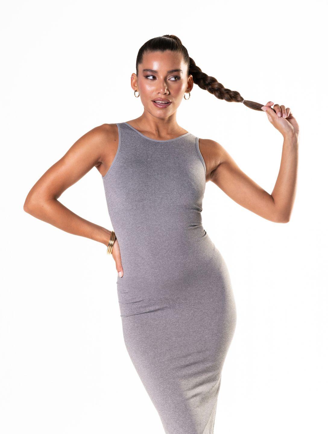 Robe longue gainante et sans manches